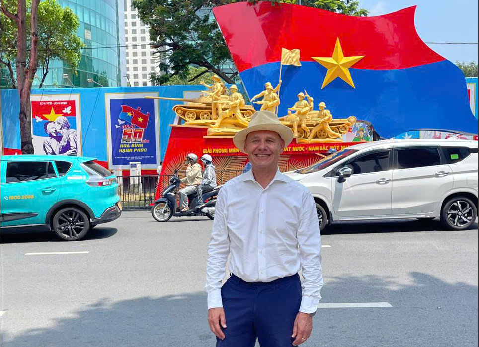 nhung-ngay-thang-tu-lich-su-trong-cam-nhan-cua-cac-nha-ngoai-giao-quoc-te