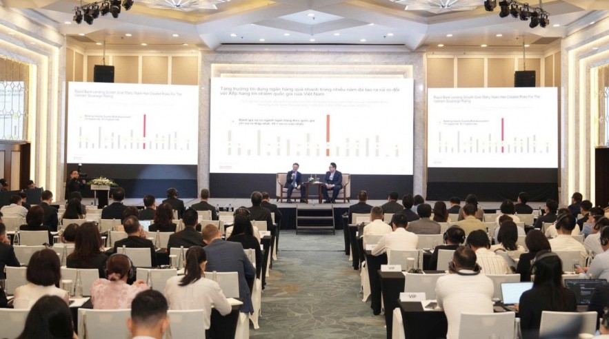 viet-nam-giu-vi-the-tang-truong-cao-bai-toan-von-ngay-cang-cap-thiet