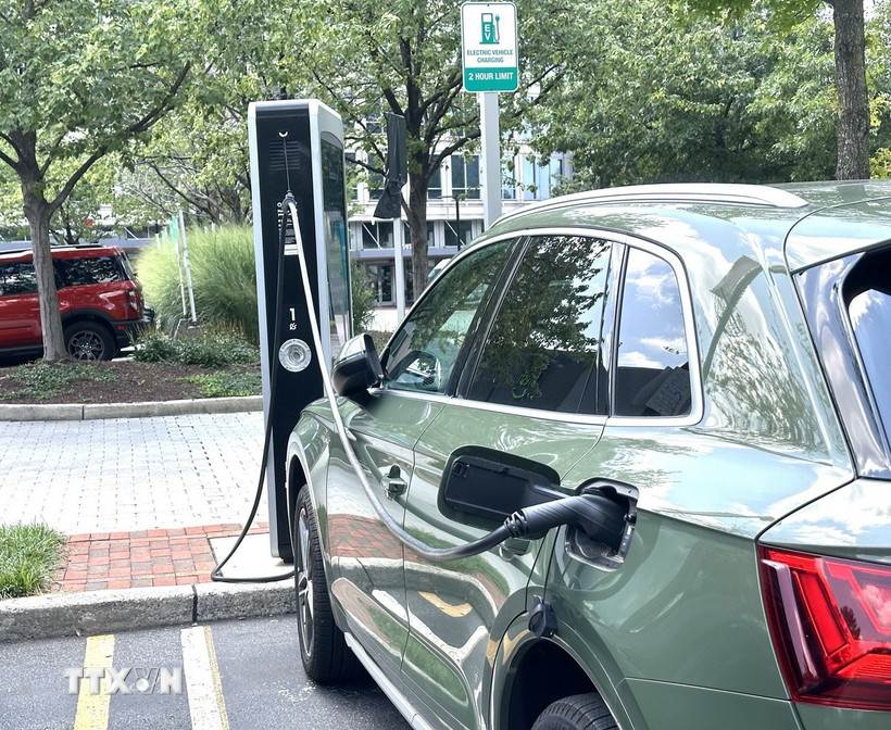 Các công ty tư nhân Mỹ tăng đầu tư xây dựng trạm sạc cho xe điện