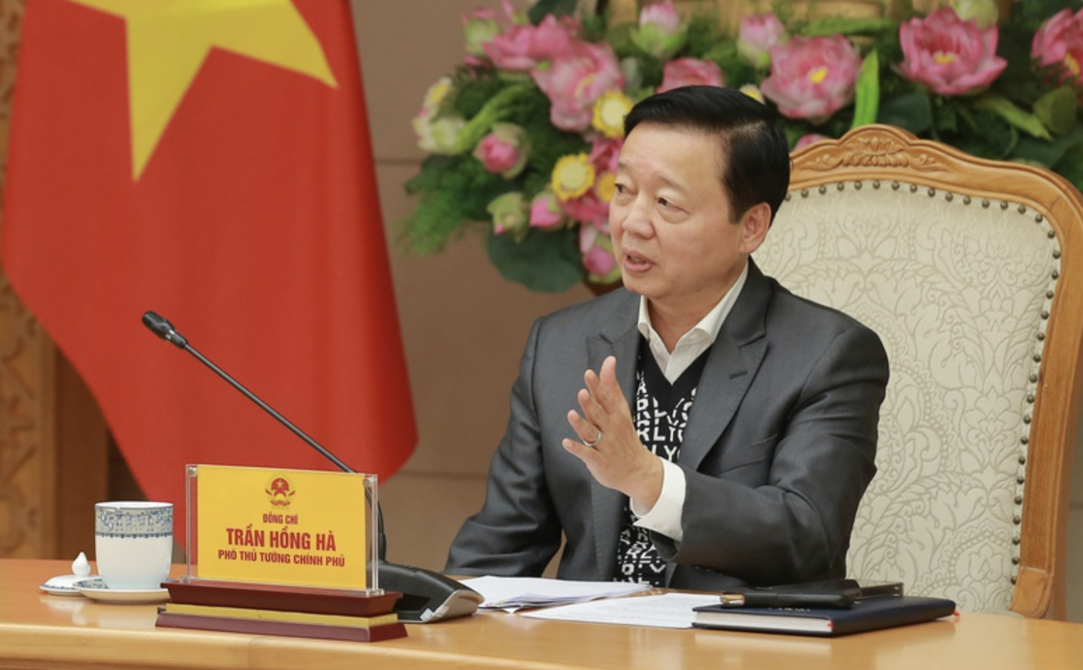 hop-nhat-bo-nganh-khong-de-chay-mau-chat-xam-lang-phi-nguoi-tai