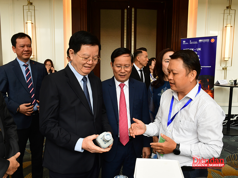 BÔNG HỒNG VÀNG 2025: Biểu tượng cao quý của bản lĩnh và lòng nhân ái