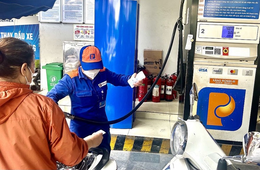 yeu-cau-doanh-nghiep-dam-bao-nguon-cung-xang-dau-trong-dip-nghi-le-304-15