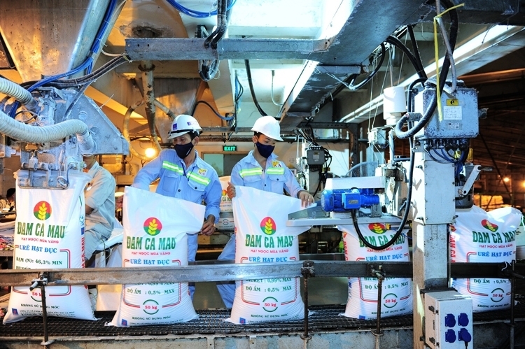 chien-luoc-nganh-hoa-chat-co-hoi-de-cong-nghiep-nen-tang-but-toc