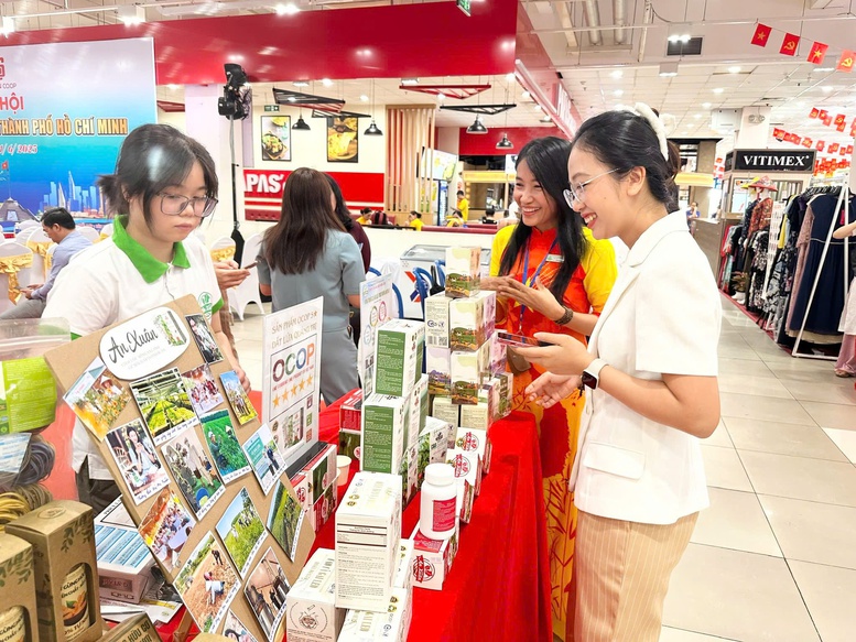 saigon-coop-htx-kieu-mau-trong-ban-le-hien-dai