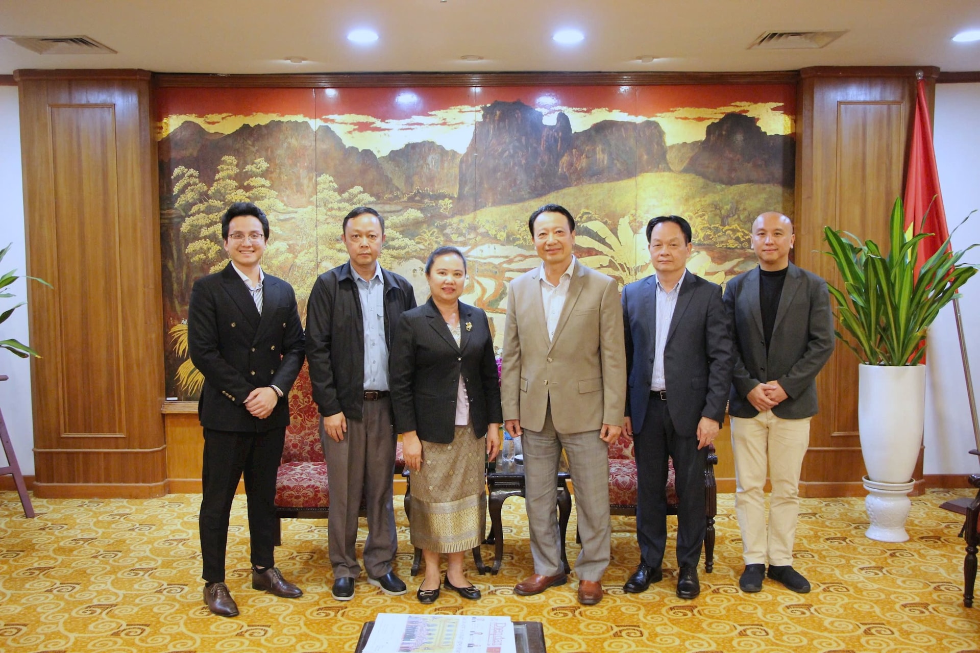 viet-nam-lao-tang-cuong-hop-tac-kinh-te-huong-den-phat-trien-ben-vung-nam-2025