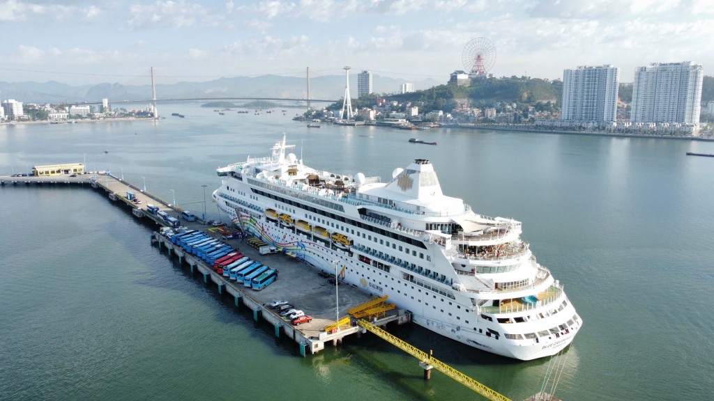 quang-ninh-tap-trung-nguon-luc-phat-trien-cang-bien-va-dich-vu-cang-bien