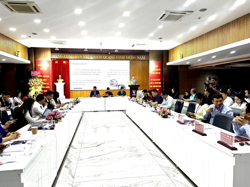 go-nut-that-the-che-mo-duong-cho-kinh-te-tu-nhan-but-pha