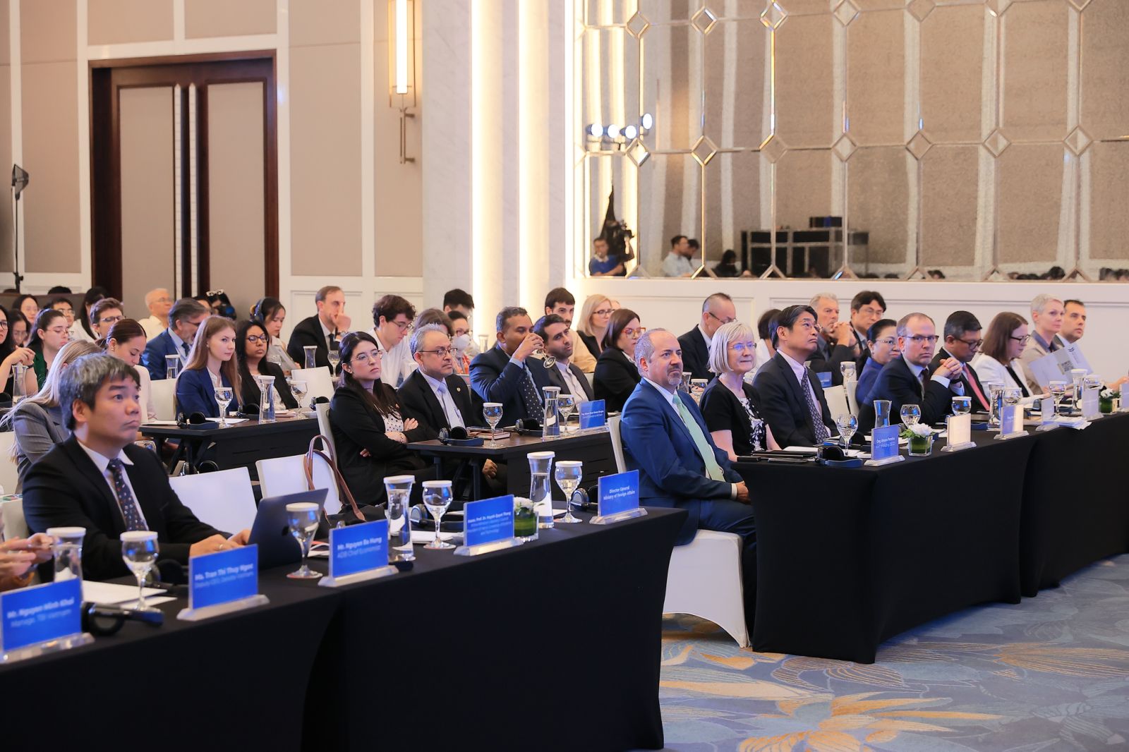 Báo cáo Kinh tế Việt Nam 2025: Hướng đến một nền kinh tế hội nhập, minh bạch, bền vững và bao trùm