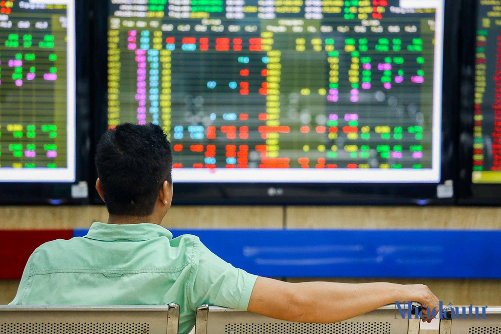 dong-tien-phan-hoa-manh-co-phieu-logistics-noi-song