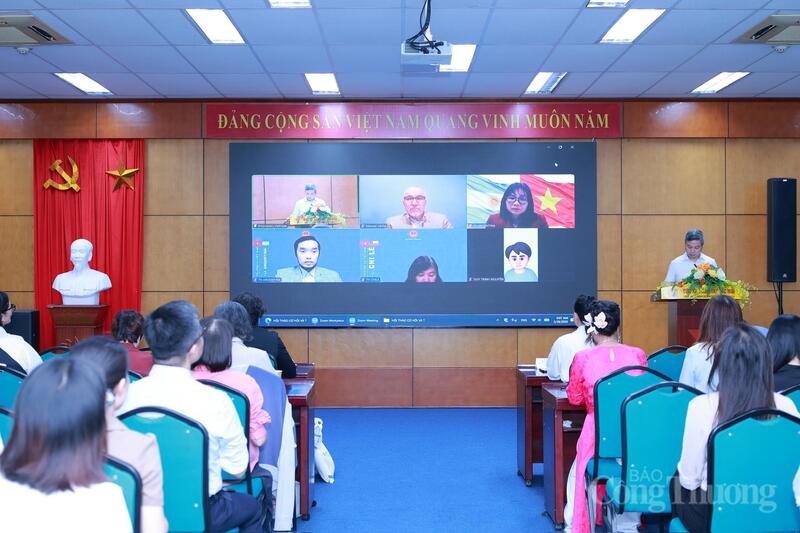 nam-my-van-rong-cua-cho-hang-viet-giua-bien-dong-kinh-te-toan-cau