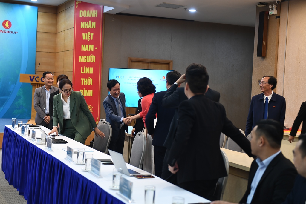 [VCCI - Vingroup] Lễ ký biên bản ghi nhớ hợp tác thúc đẩy chuyển đổi xanh và phát triển bền vững