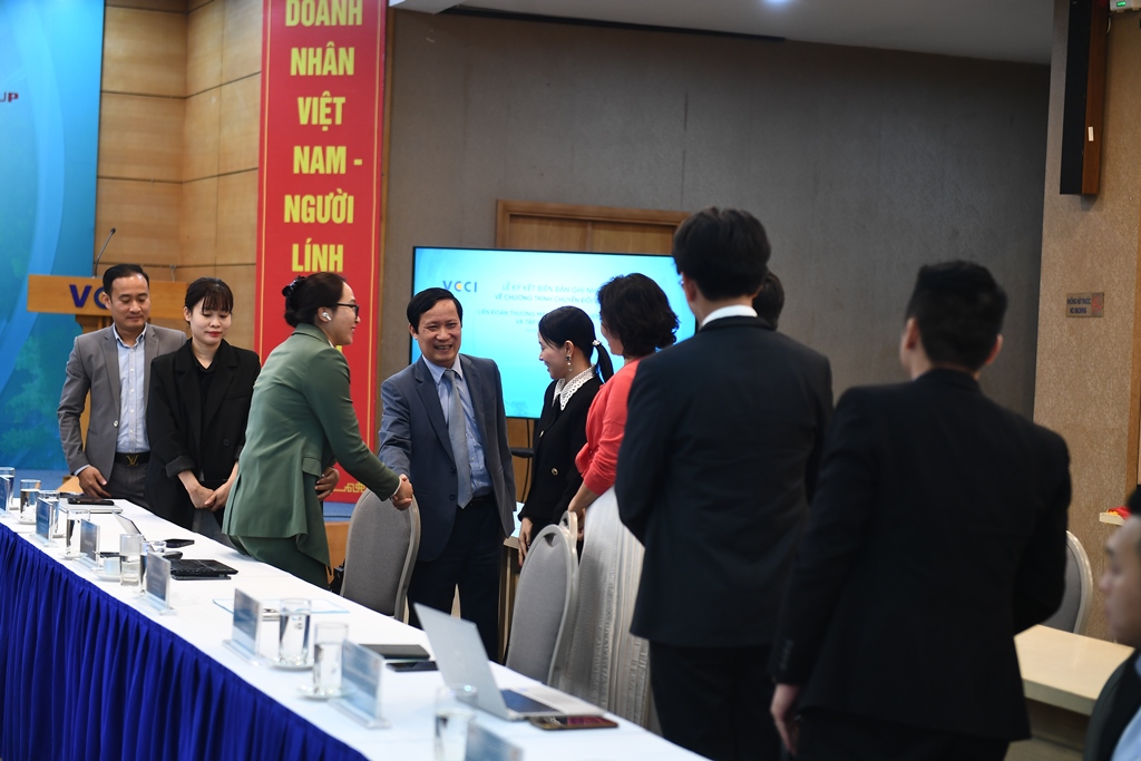 [VCCI - Vingroup] Lễ ký biên bản ghi nhớ hợp tác thúc đẩy chuyển đổi xanh và phát triển bền vững