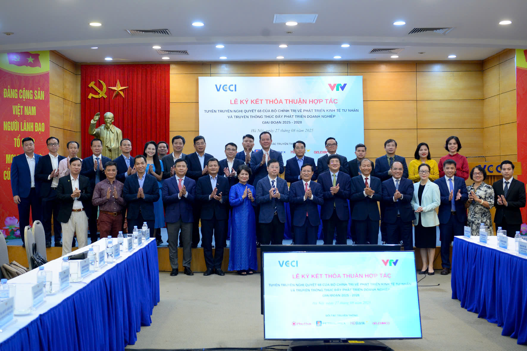 [VCCI - VTV] Lễ ký kết thỏa thuận hợp tác tuyên truyền Nghị quyết 68 của Bộ Chính trị về phát triển kinh tế tư nhân và truyền thông thúc đẩy phát triển doanh nghiệp
