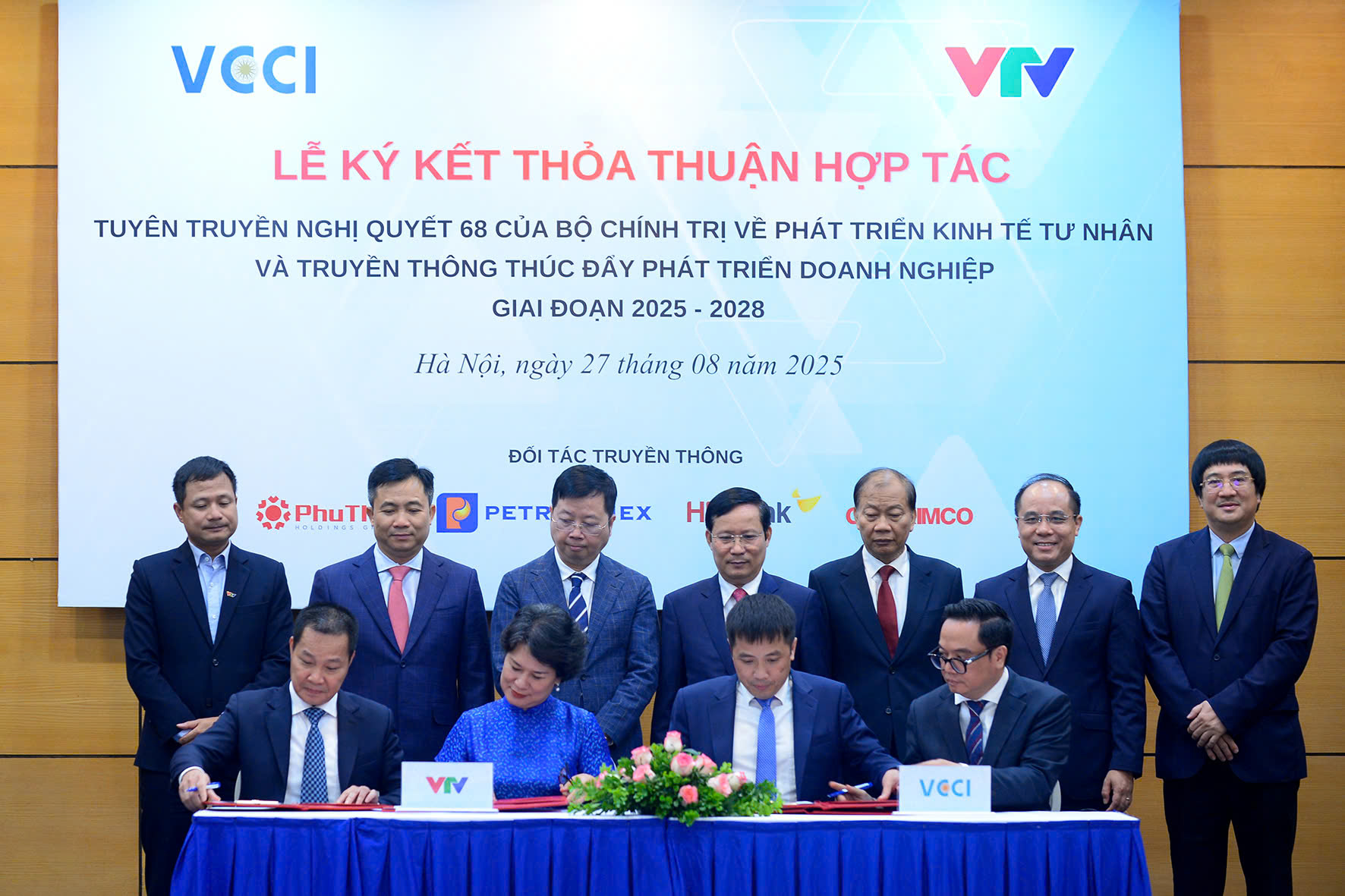[VCCI - VTV] Lễ ký kết thỏa thuận hợp tác tuyên truyền Nghị quyết 68 của Bộ Chính trị về phát triển kinh tế tư nhân và truyền thông thúc đẩy phát triển doanh nghiệp