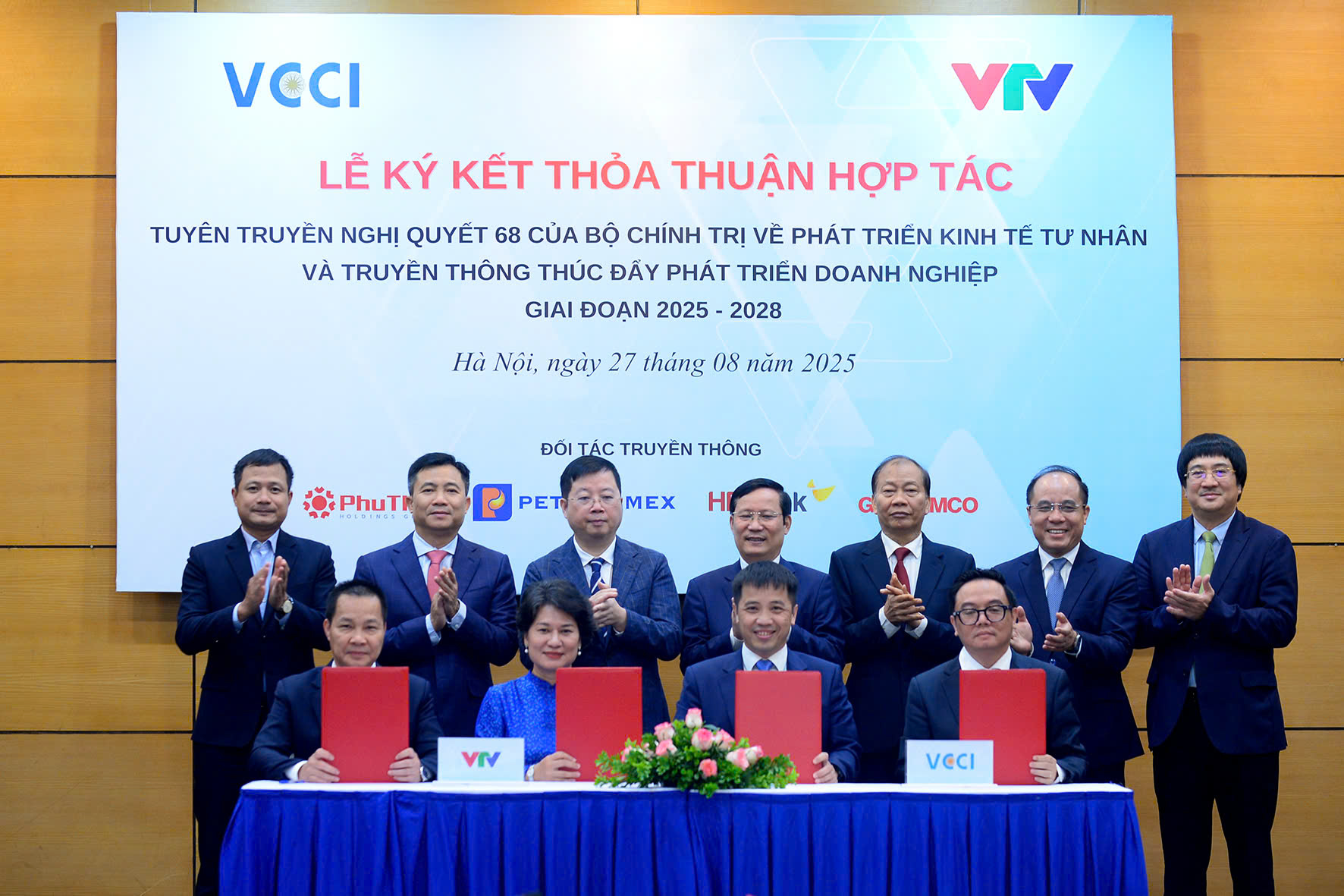 [VCCI - VTV] Lễ ký kết thỏa thuận hợp tác tuyên truyền Nghị quyết 68 của Bộ Chính trị về phát triển kinh tế tư nhân và truyền thông thúc đẩy phát triển doanh nghiệp